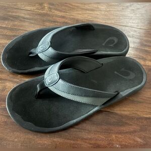 Olukai Men’s Black Flip Flops